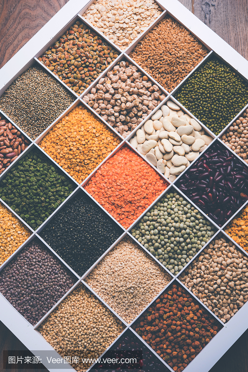 印度豆,豆类,扁豆,大米和小麦谷物在一个白色的木质盒子与细胞,选择性聚焦。